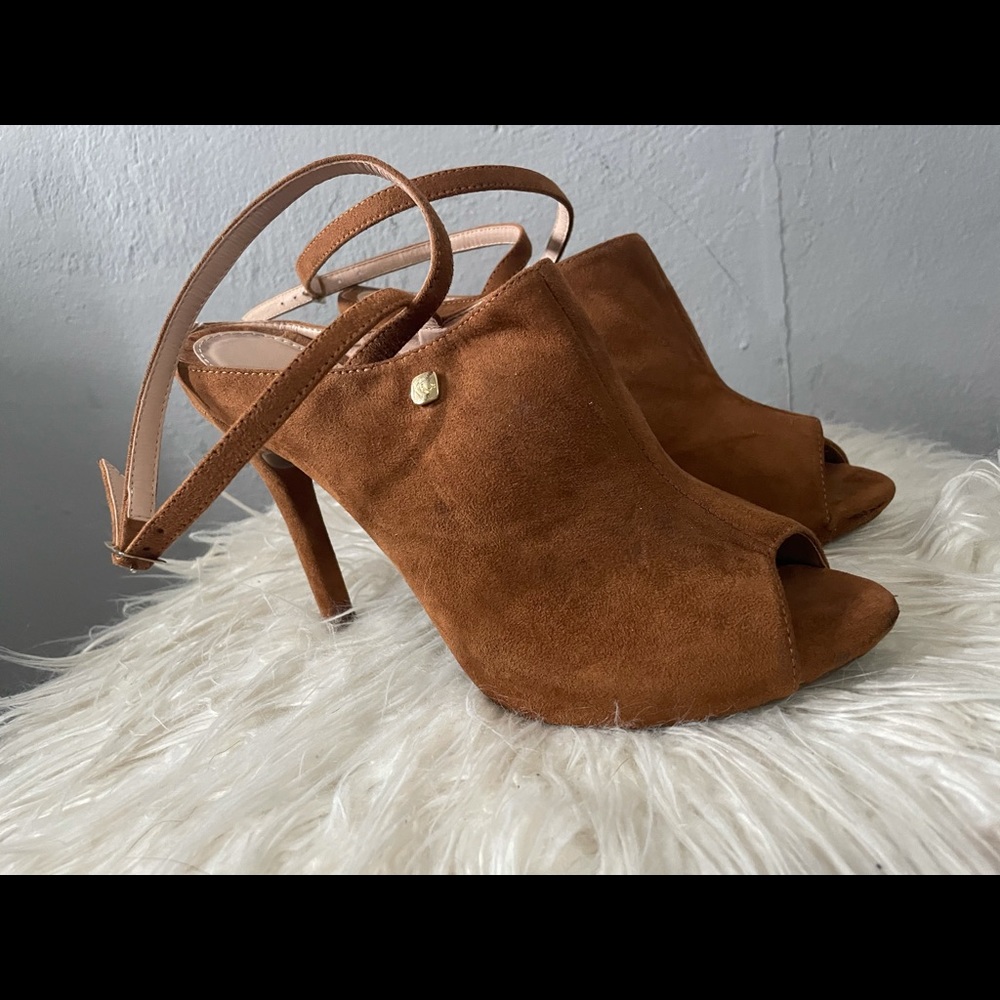 Heels - Picture 2 of 3